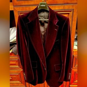 Gucci purple velvet sportcoat gently used in a non-smoking home